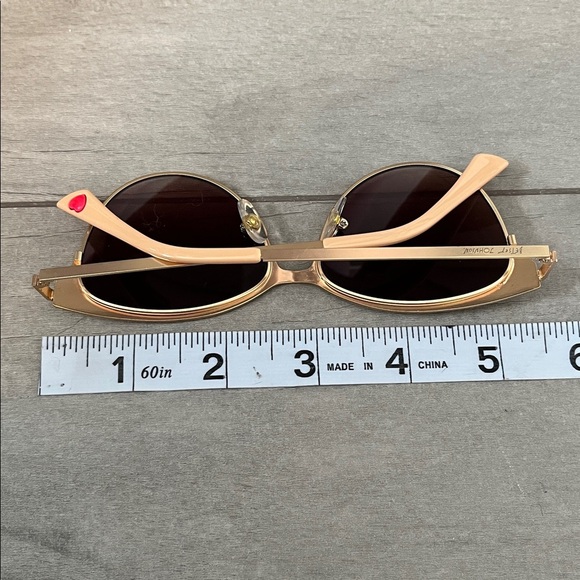 BETSEY JOHNSON NWOT Ladies Club Gold Cat Eye Sunglasses - Picture 11 of 11